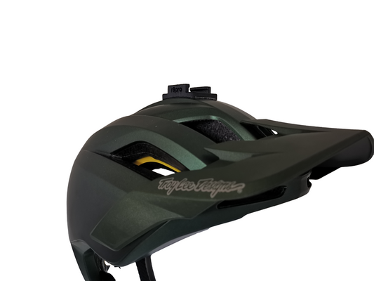 r3pro Top Mount for Troy Lee Designs Flowline Helmets, white background, quick release version, close up