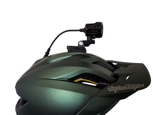 r3pro Top Mount for Troy Lee Designs Flowline Helmets, white background, quick release version with Hope R4+ attached, connected with r3pro v2 light mount for Hope lights.